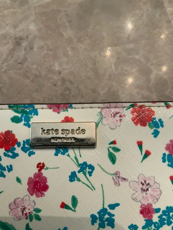 kate spade White Floral Zip Wallet with Multicolor Blooms GUC - Picture 9 of 15
